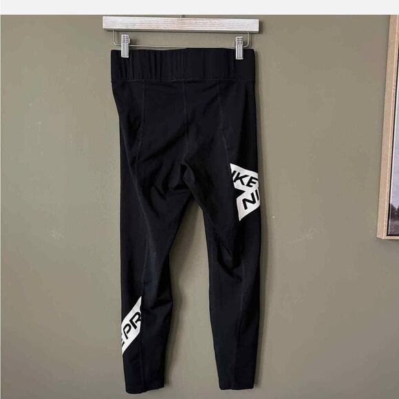 NIKE BLACK PRO LOGO CAPRI LEGGINGS MEDIUM - Picture 4 of 8